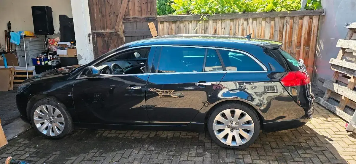 Gebraucht Opel Insignia 160 PS (117 kW) 2010 Schwarz Kombi