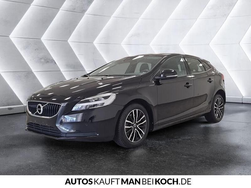 Gebraucht Volvo V40 Business Edition 122 PS (89 kW) 2017 Onix black Kombi