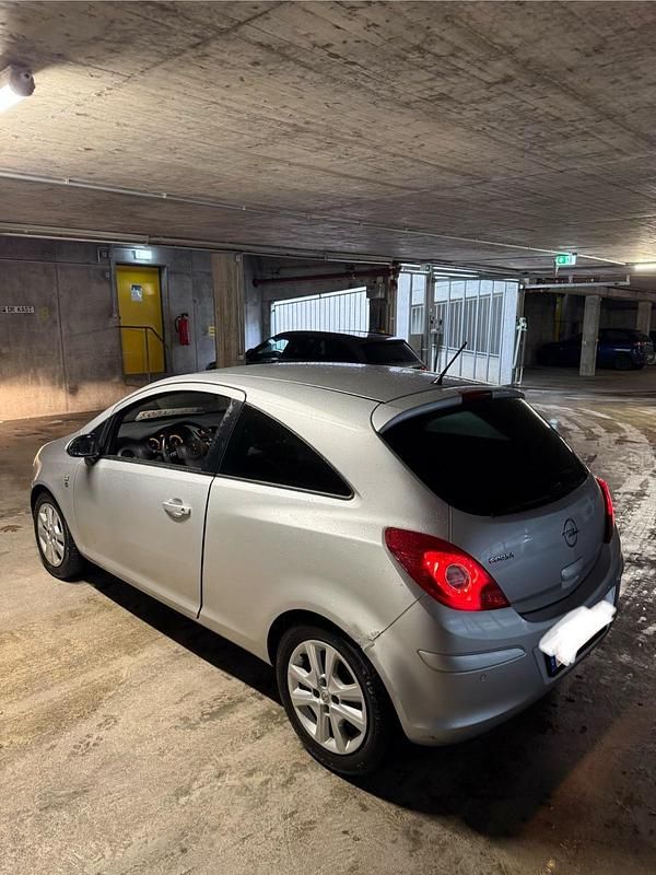 Gebraucht Opel Corsa 90 PS (66 kW) 2010 Silber Kleinwagen