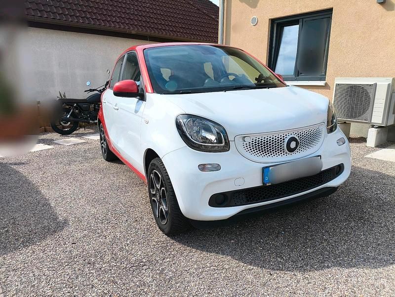 Weiß Gebraucht 2016 Smart ForFour Kleinwagen | 8.990 € - Bild 1/4