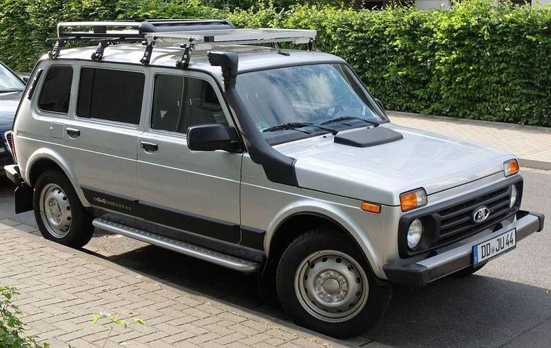 Silber Gebraucht 2021 Lada niva SUV | 14.600 € (Fairer Preis) - Bild 1/4