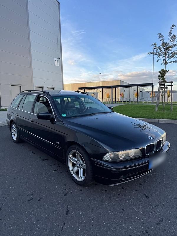 Schwarz Gebraucht 2002 BMW 530 Kombi | 2.750 € (Superpreis) - Bild 1/4