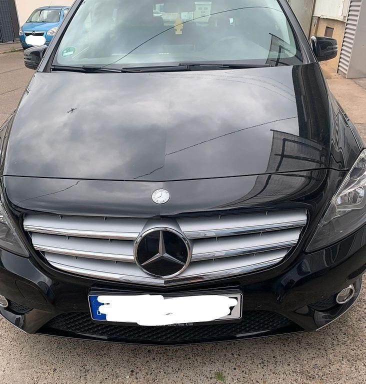 Schwarz Gebraucht 2014 Mercedes B180 Van / Kleinbus | 8.350 € (Fairer Preis) - Bild 1/4