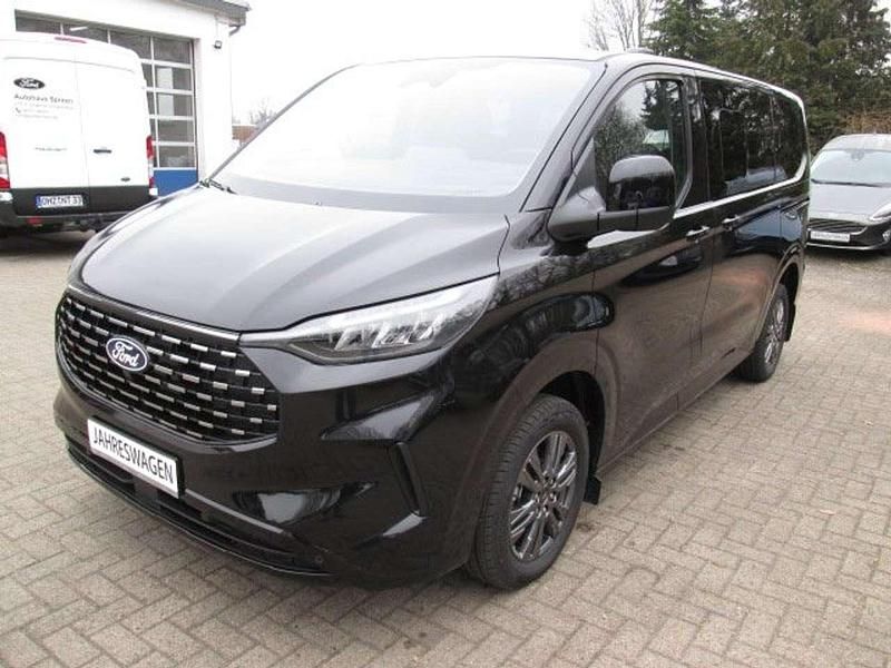 Neu Ford Tourneo Titanium 150 PS (110 kW) 2026 Agateblack Van / Kleinbus