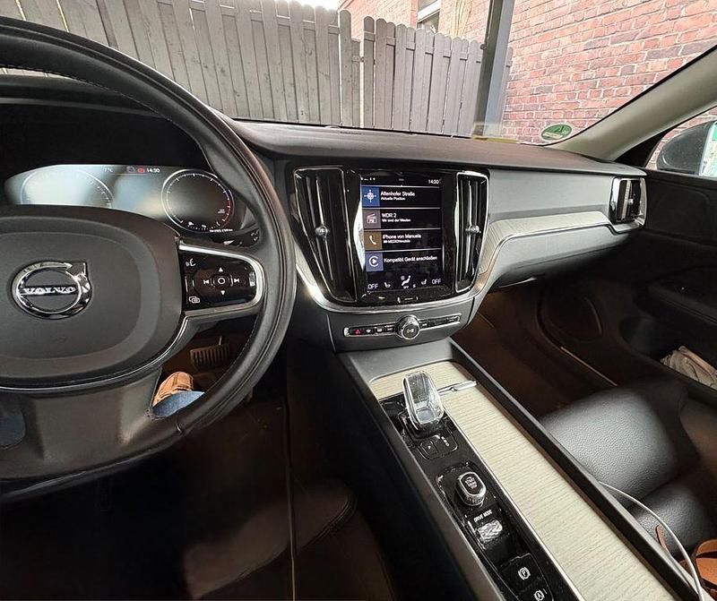 Gebraucht Volvo V60 Inscription 250 PS (183 kW) 2020 Grau Kombi