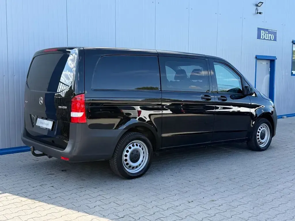 Gebraucht Mercedes Vito 163 PS (119 kW) 2023 Obsidianschwarz metallic mb 91 Van