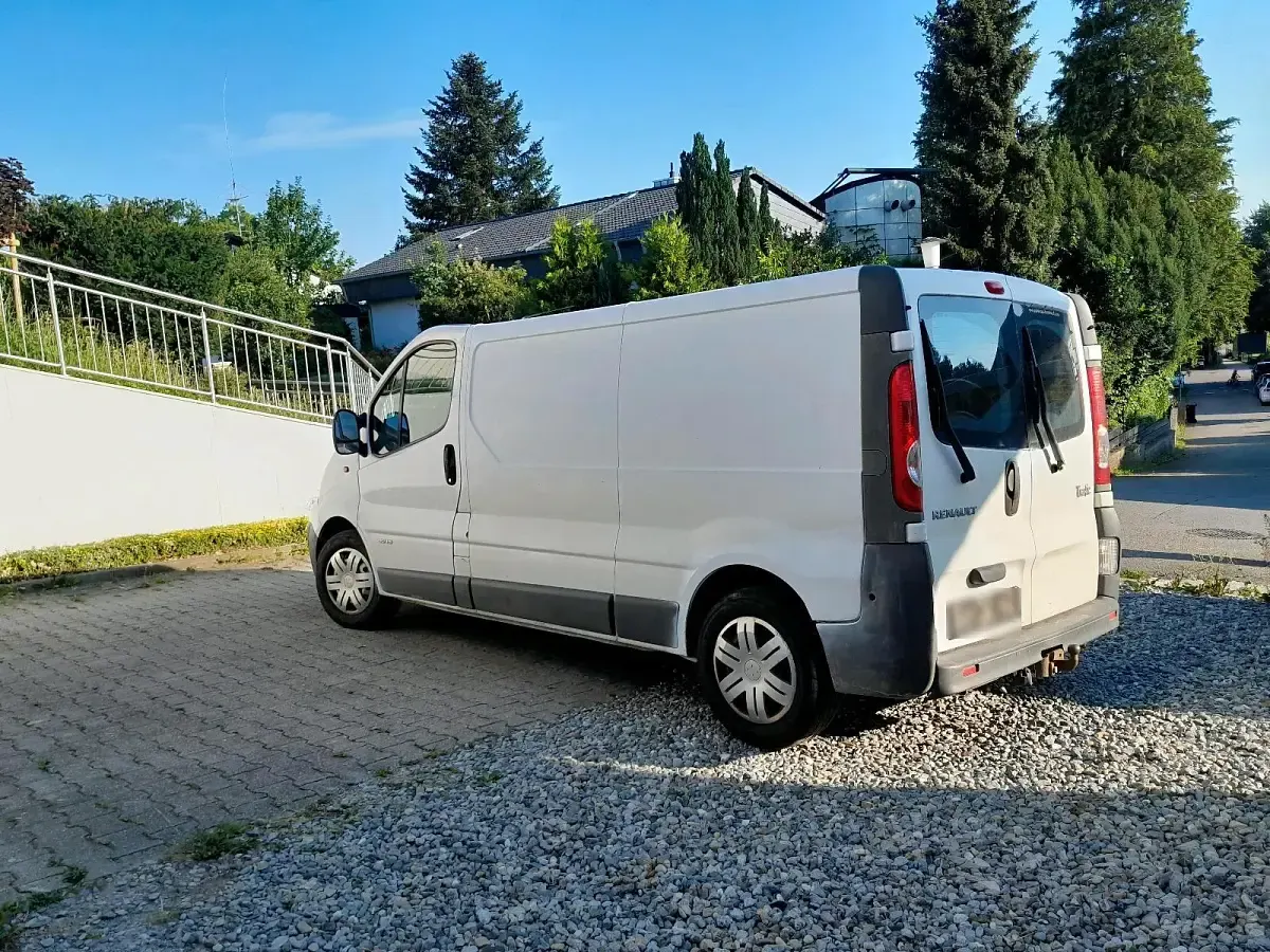 Gebraucht Renault Trafic 115 PS (84 kW) 2007 Weiß Van / Kleinbus