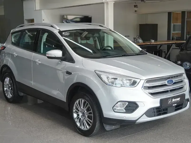 Gebraucht Ford Kuga Trend 150 PS (110 kW) 2019 Polarsilber metallic (metallic) SUV