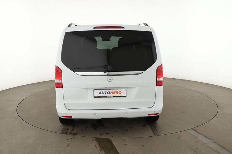 Gebraucht Mercedes V220 Edition 163 PS (119 kW) 2015 Weiß Van / Kleinbus
