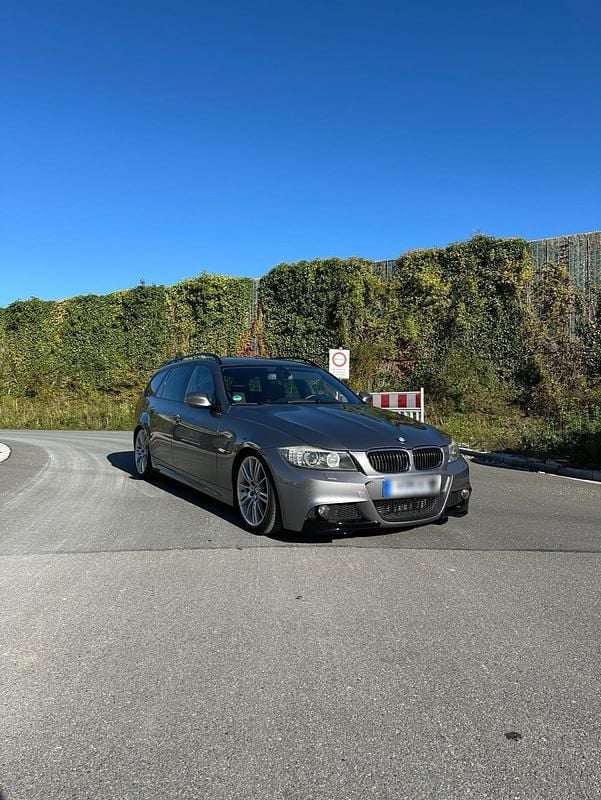 Gebraucht BMW 325 197 PS (144 kW) 2009 Grau Kombi