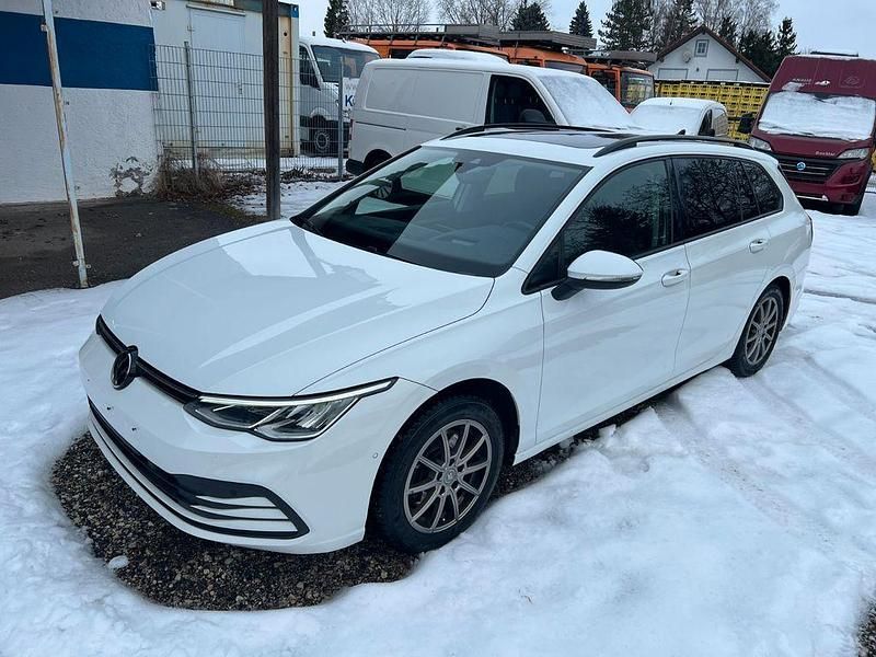 Weiß Gebraucht 2023 VW Golf VIII Life Kombi | 14.800 € - Bild 1/4