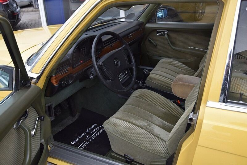 Gebraucht Mercedes S280 160 PS (117 kW) 1974 Gelb Limousine