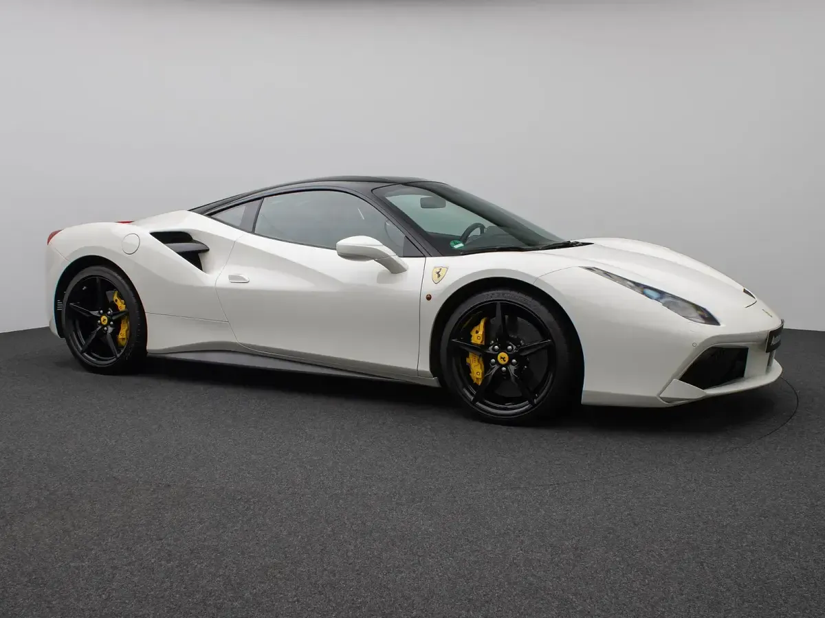 Gebraucht Ferrari 488 670 PS (492 kW) 2016 Bianco avus 100 Coupé