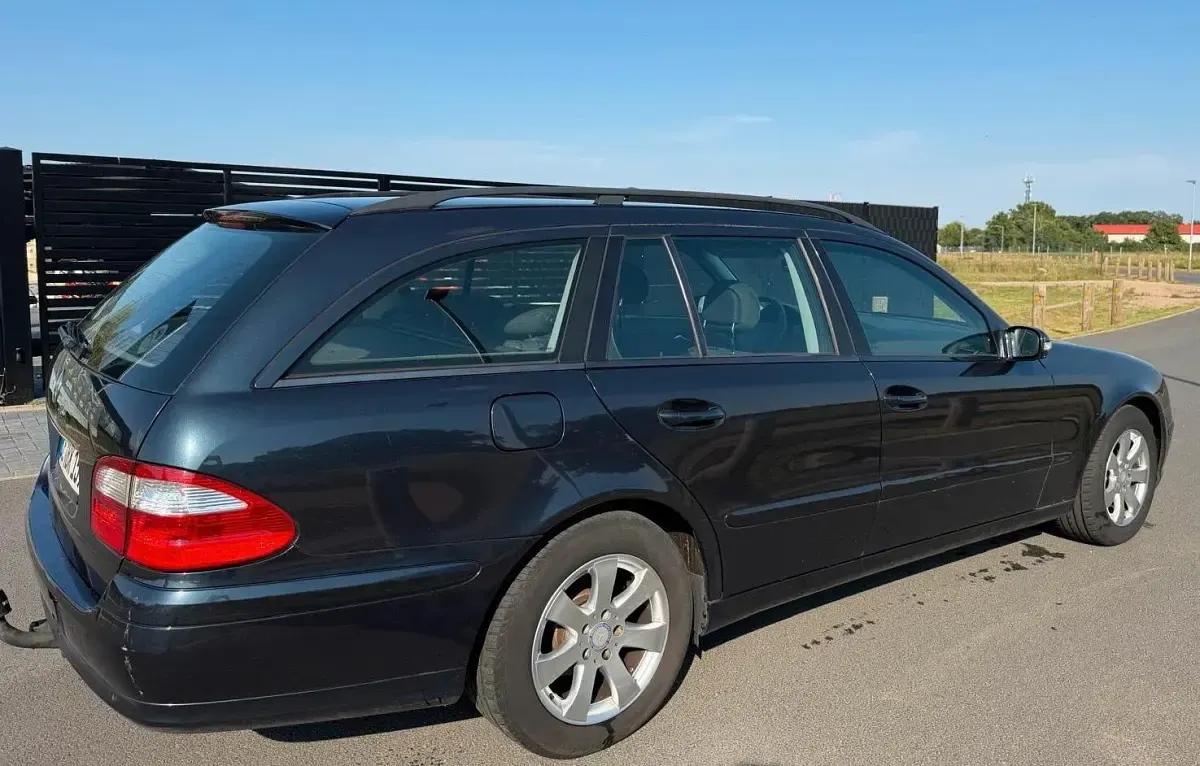 Gebraucht Mercedes E220 150 PS (110 kW) 2005 Schwarz Kombi