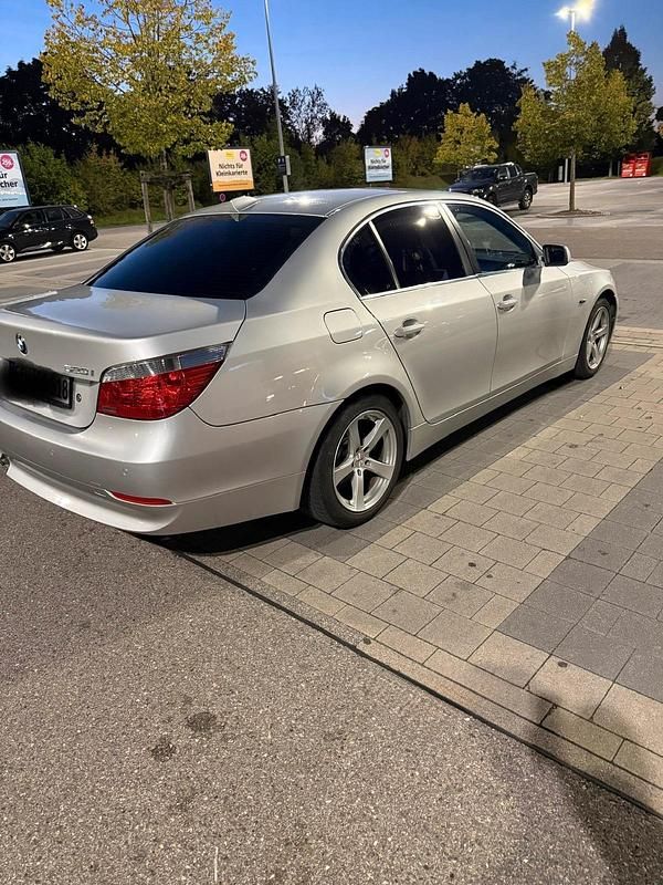 Gebraucht BMW 523 177 PS (130 kW) 2005 Silber Limousine