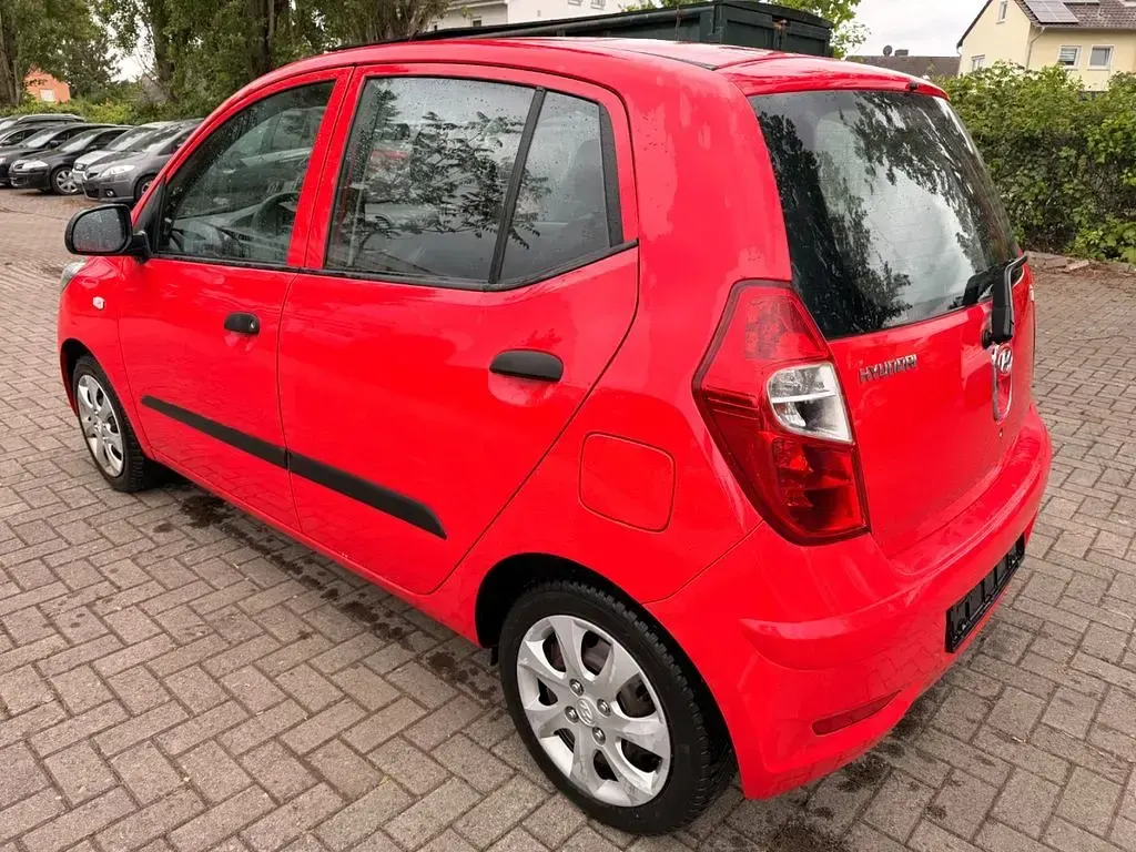 Gebraucht Hyundai i10 Edition 69 PS (50 kW) 2013 Rot Kleinwagen