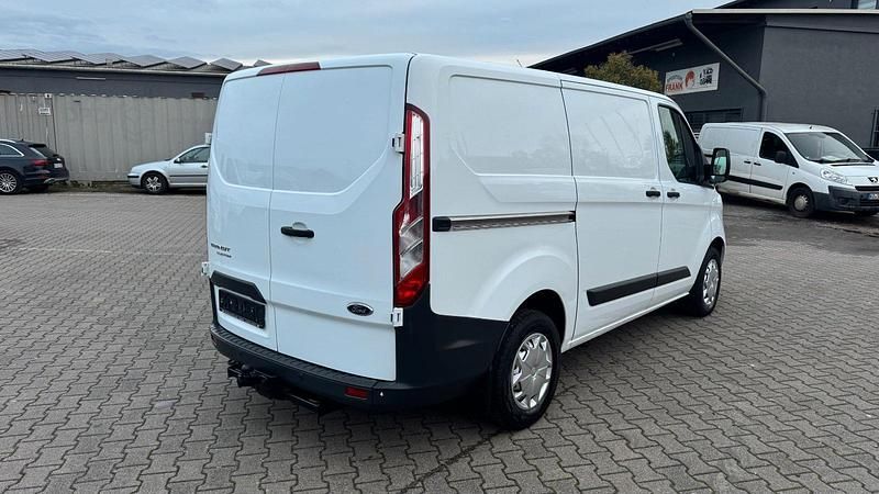 Używany Ford Transit Custom Trend 105 KM (77 kW) 2017 Biały Minivan