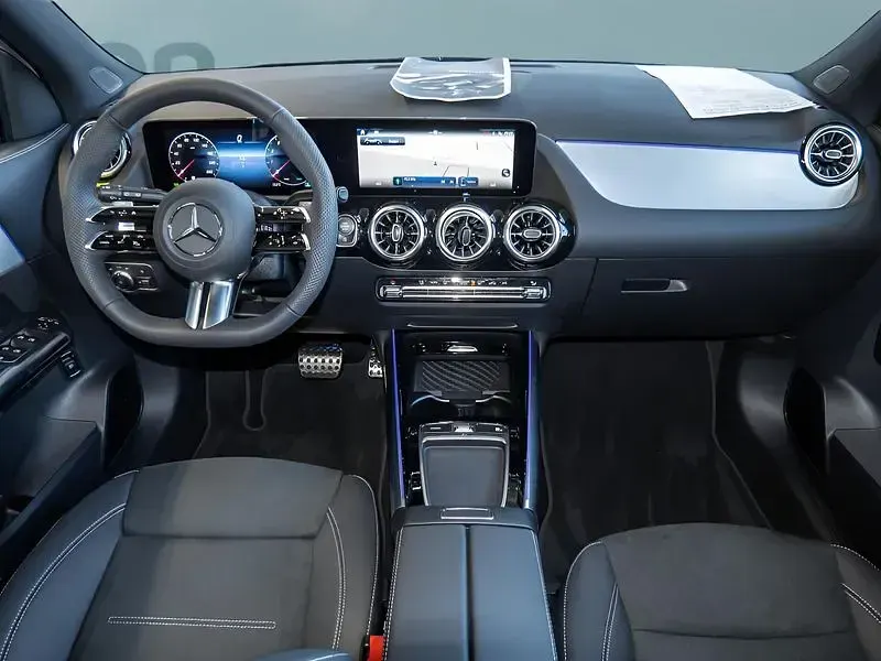 Usata Mercedes GLA200 163 CV (119 kW) 2026 Grigio SUV