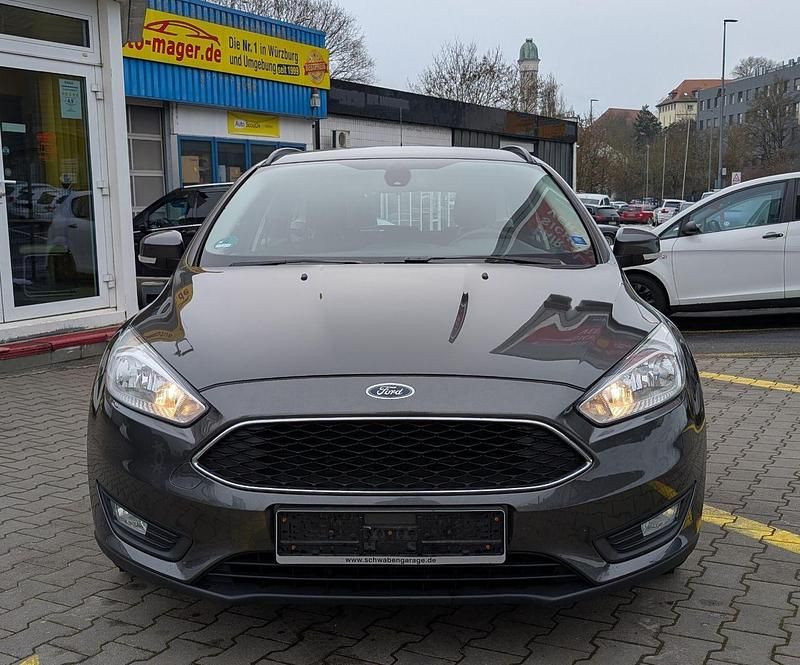 Gebraucht Ford Focus Business Edition 125 PS (91 kW) 2015 Grau Kombi