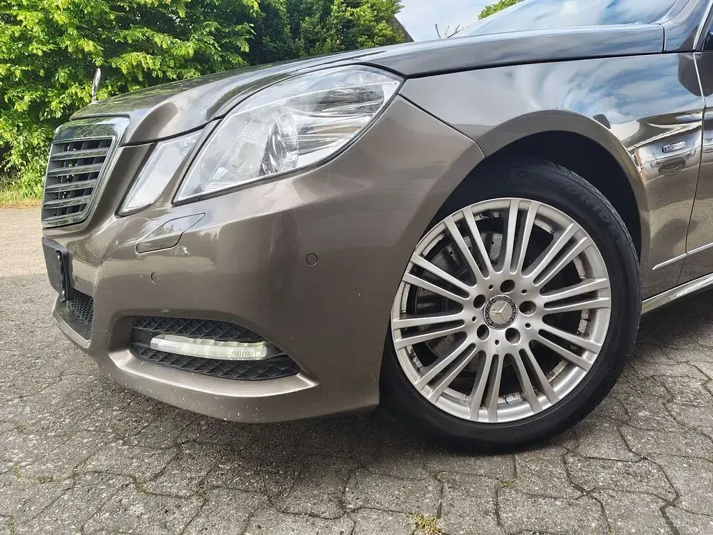 Gebraucht Mercedes E350 Avantgarde 265 PS (194 kW) 2011 Grau Limousine