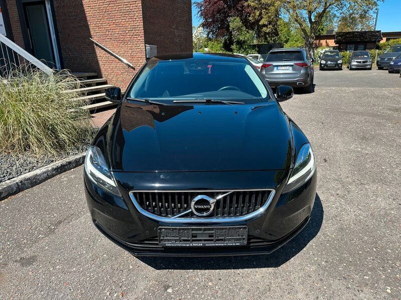 Gebraucht Volvo V40 Kinetic 120 PS (88 kW) 2018 Schwarz Kombi