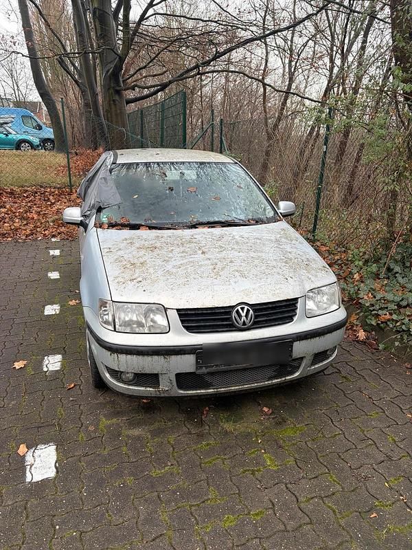 Silber Gebraucht 1999 VW Polo Kleinwagen | 669 € (Fairer Preis) - Bild 1/4