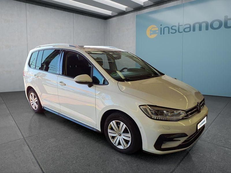 Weiß Gebraucht 2024 VW Touran Van / Kleinbus | 35.199 € (Etwas zu teuer) - Bild 1/4