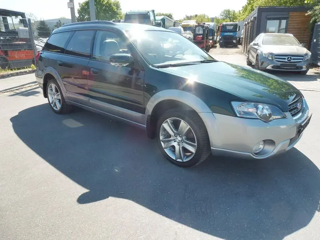 Usata Subaru Outback 245 CV (180 kW) 2004 Verde Station wagon