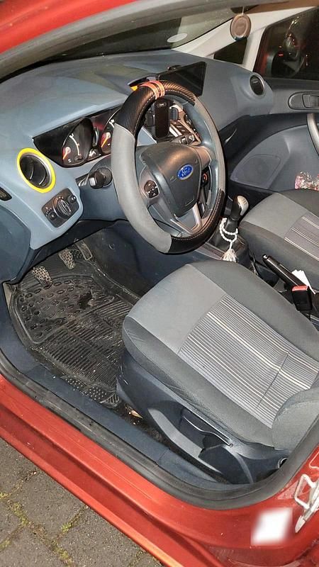 Gebraucht Ford Fiesta 85 PS (62 kW) 2009 Rot Kleinwagen