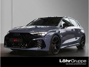 Neu Audi RS3 Comfort 400 PS (294 kW) 2025 Grau (kemoragrau metallic) Limousine