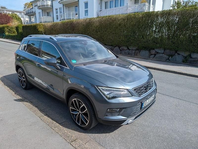 Usado Seat Ateca 4Drive 190 CV (139 kW) 2017 Gris SUV