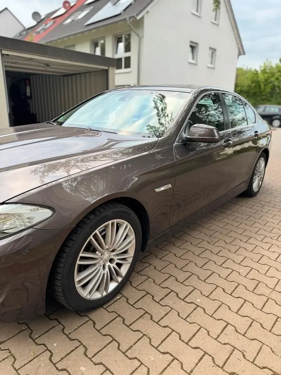 Gebraucht BMW 520 185 PS (136 kW) 2011 Braun Limousine