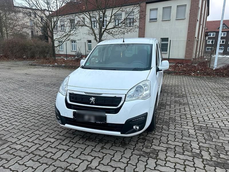 Gebraucht Peugeot Partner Tepee 120 PS (88 kW) 2017 Weiß Van / Kleinbus