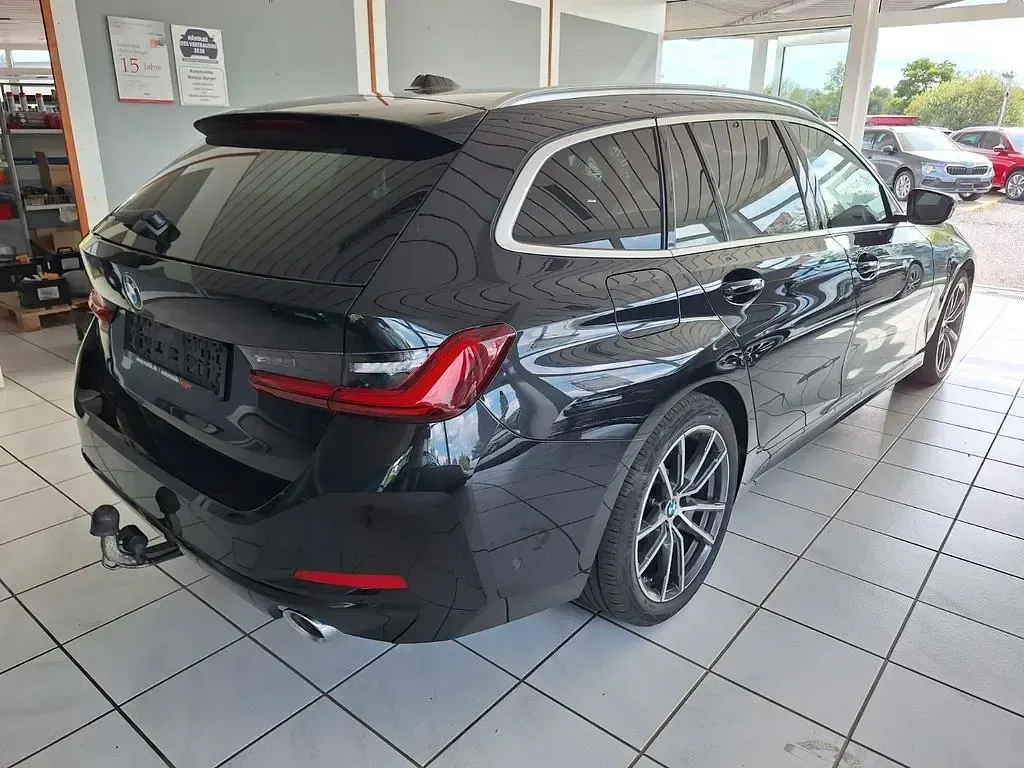 Gebraucht BMW 330 286 PS (210 kW) 2023 Schwarz Limousine