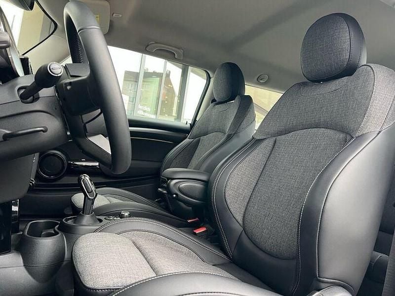 Gebraucht Mini Cooper SE 135 kW (184 PS) 2023 Schwarz Kleinwagen