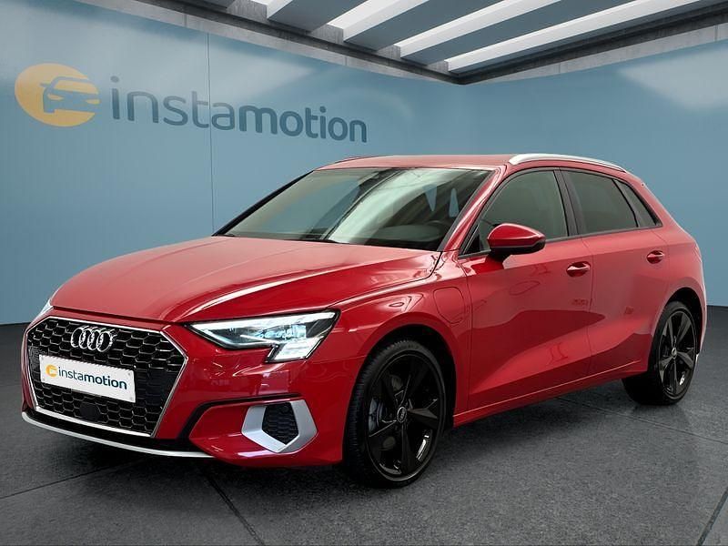 Rot Gebraucht 2021 Audi A3 Sportback e-tron Kleinwagen | 24.999 € (Teuer) - Bild 1/4