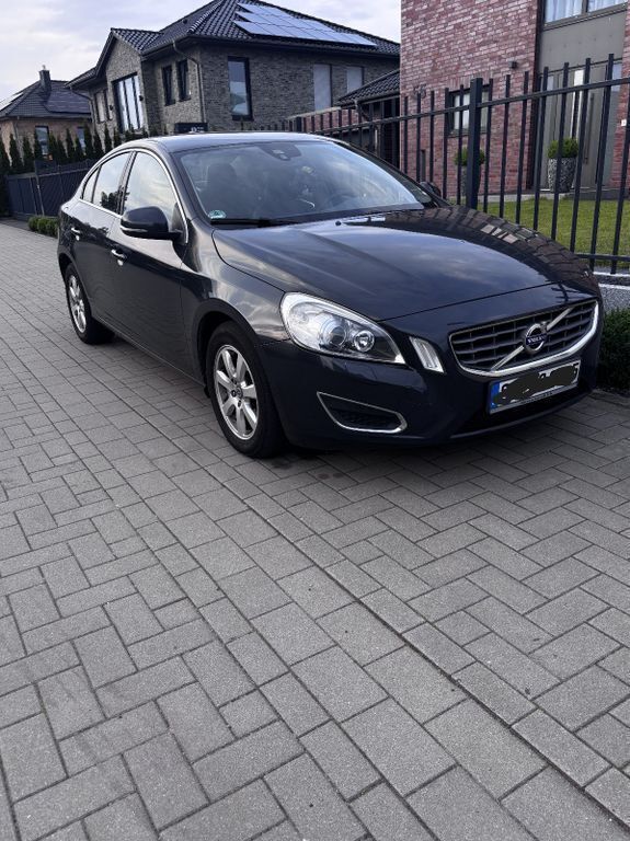 Grau Gebraucht 2013 Volvo S60 Limousine | 8.450 € (Superpreis) - Bild 1/4