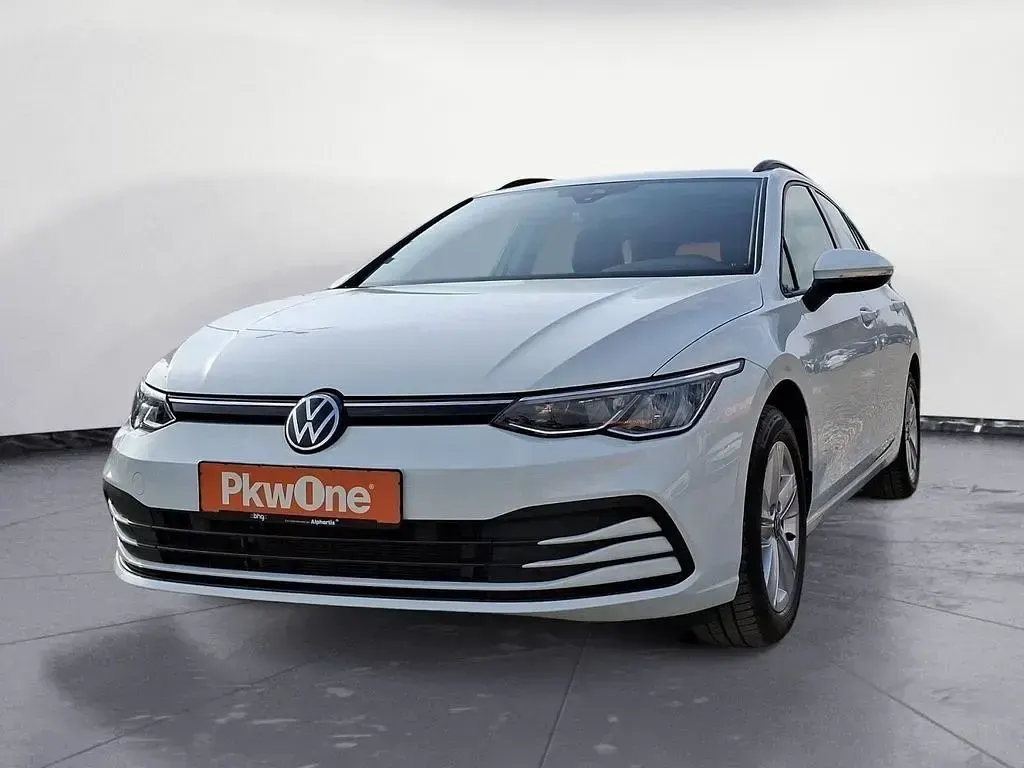 Second-hand VW Golf VIII Life 110 CP (80 kW) 2022 Berlinǎ