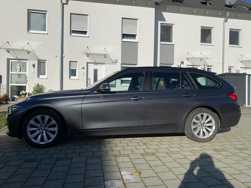 Grau Gebraucht 2016 BMW 318 Kombi | 14.000 € (Fairer Preis) - Bild 1/4