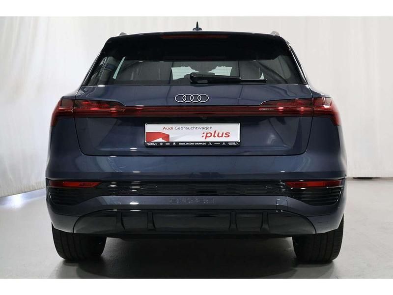 Second-hand Audi Q8 e-tron S-Line 300 kW (408 CP) 2025 Albastru SUV