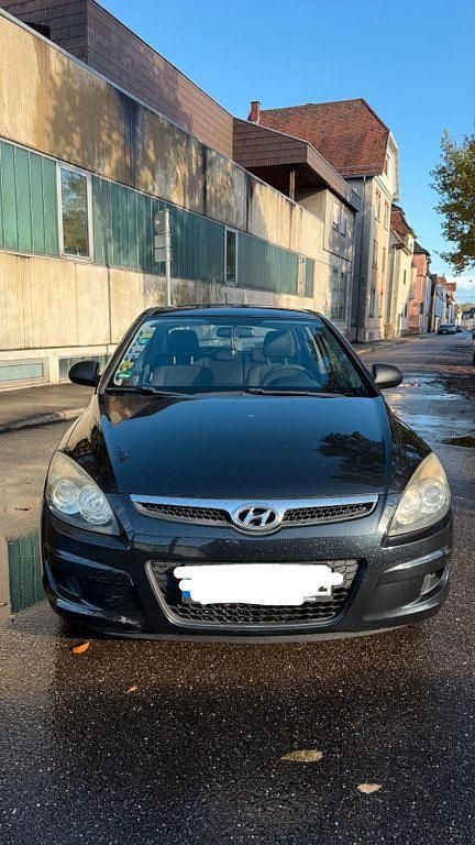 Schwarz Gebraucht 2009 Hyundai i30 Classic Limousine | 2.000 € (Fairer Preis) - Bild 1/4