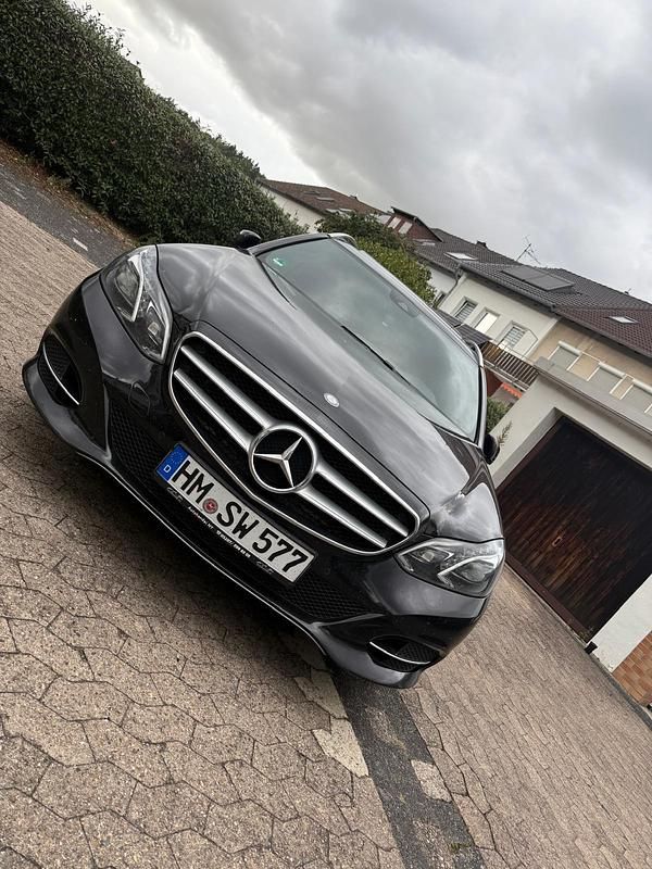 Schwarz Gebraucht 2014 Mercedes E250 Avantgarde Kombi | 13.500 € (Guter Preis) - Bild 1/4