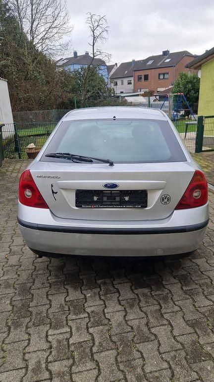 Gebraucht Ford Mondeo Futura 95 PS (69 kW) 2001 Silber Limousine