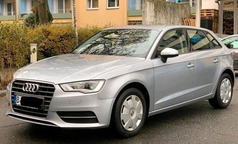Grau Gebraucht 2016 Audi A3 Sportback Limousine | 11.200 € (Superpreis) - Bild 1/4