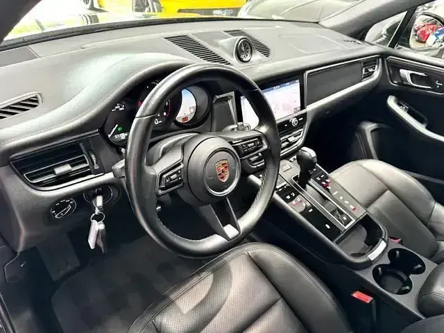 Gebraucht Porsche Macan 265 PS (194 kW) 2023 Schwarz SUV