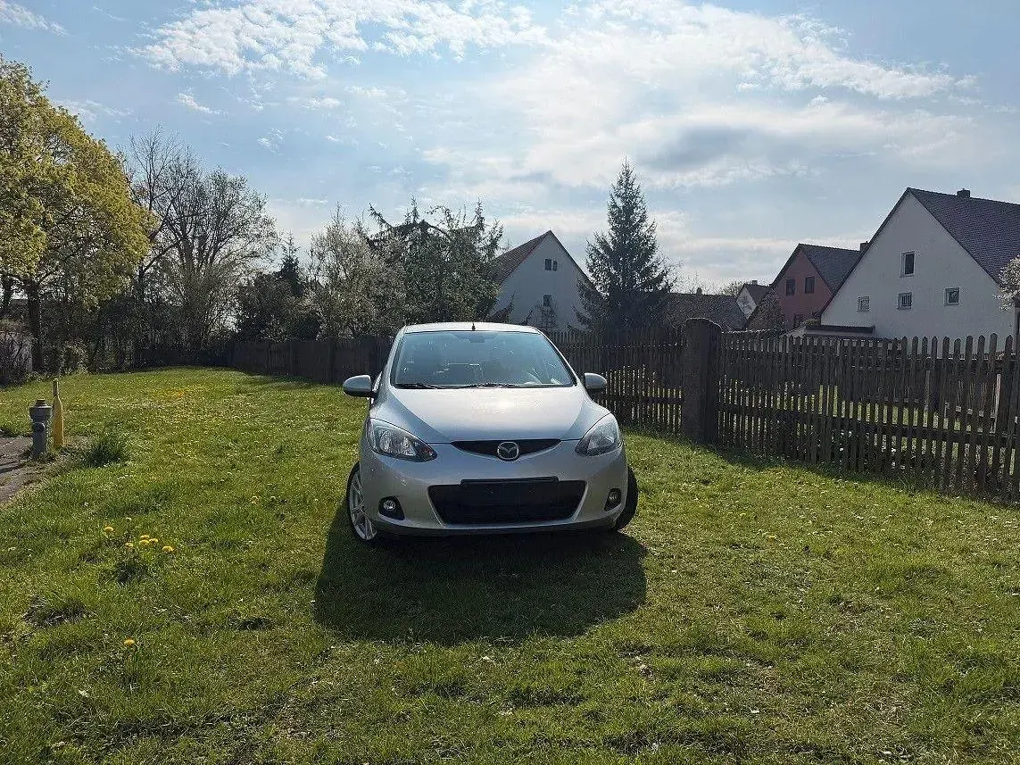 Używany Mazda 2 86 KM (63 kW) 2007 Srebrny Hatchback