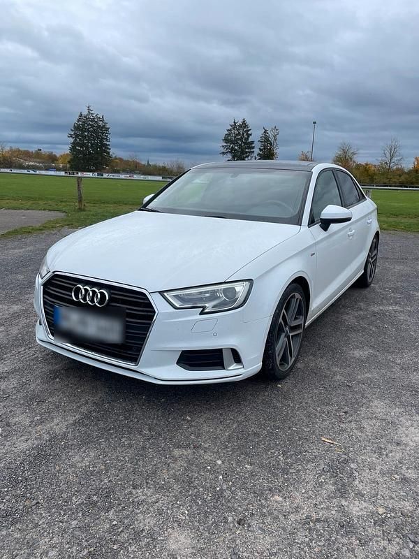 Weiß Gebraucht 2019 Audi A3 S-Line Limousine | 18.600 € (Fairer Preis) - Bild 1/4