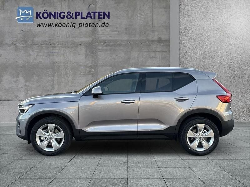 Neu Volvo XC40 Core 163 PS (119 kW) 2025 Aurora silver (silber) SUV