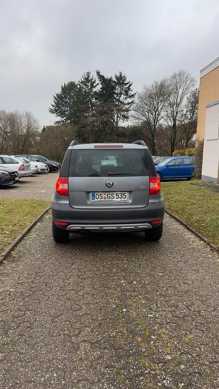 Gebraucht Skoda Yeti 108 PS (79 kW) 2013 Grau SUV