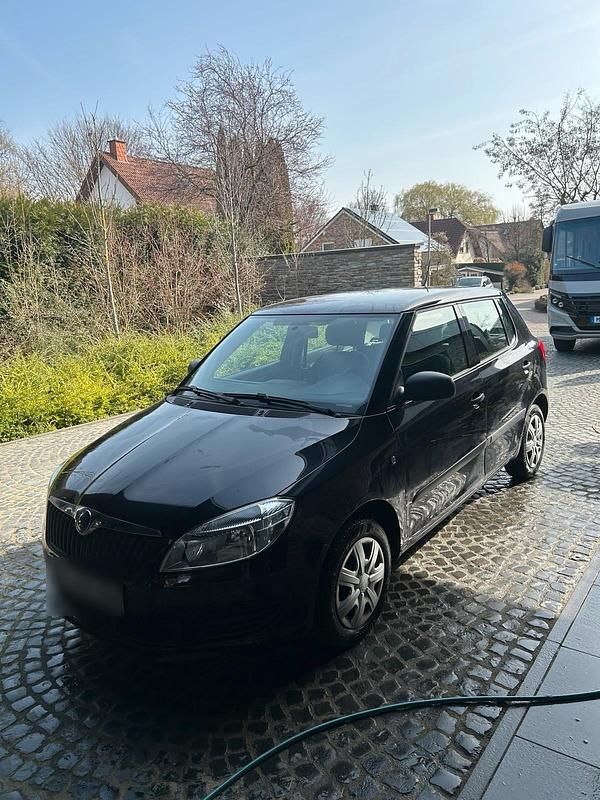 Gebraucht Skoda Fabia 60 PS (44 kW) 2012 Schwarz Kleinwagen